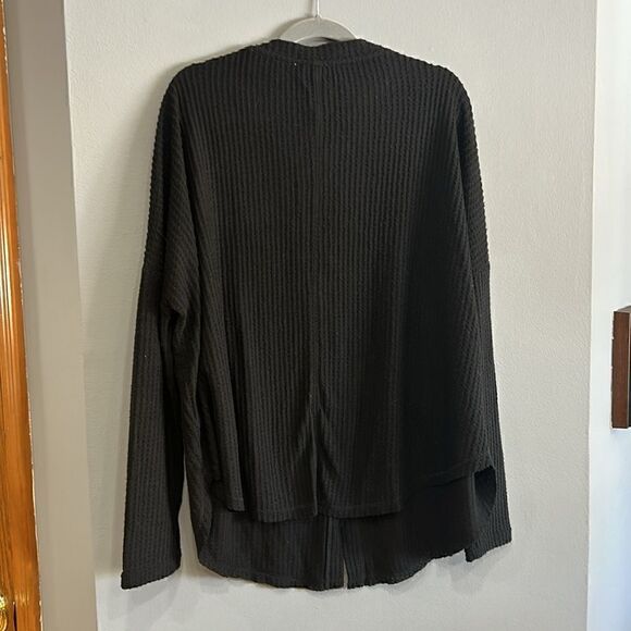 Umgee black waffle button up cardigan size L BIN G - Picture 2 of 2